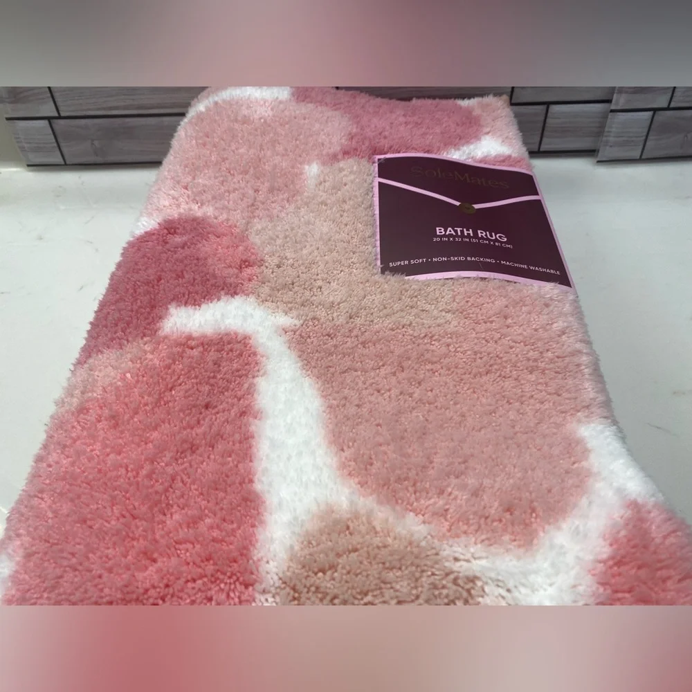 Solemates ❤️Heart Super Soft Cozy Bath Rug 20x32” Red/White NWT